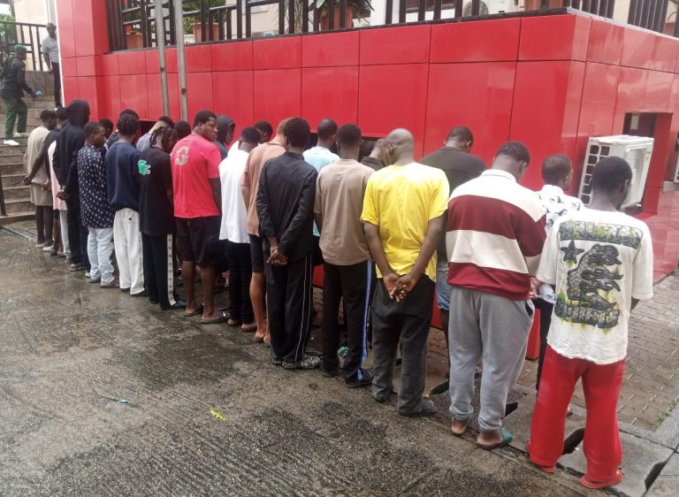 EFCC arrests 29 Suspected ‘Yahoo boys’, recovers 32 phones